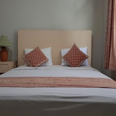 Oyo 3819 Hotel Winotosastro Yogyakarta Exterior foto