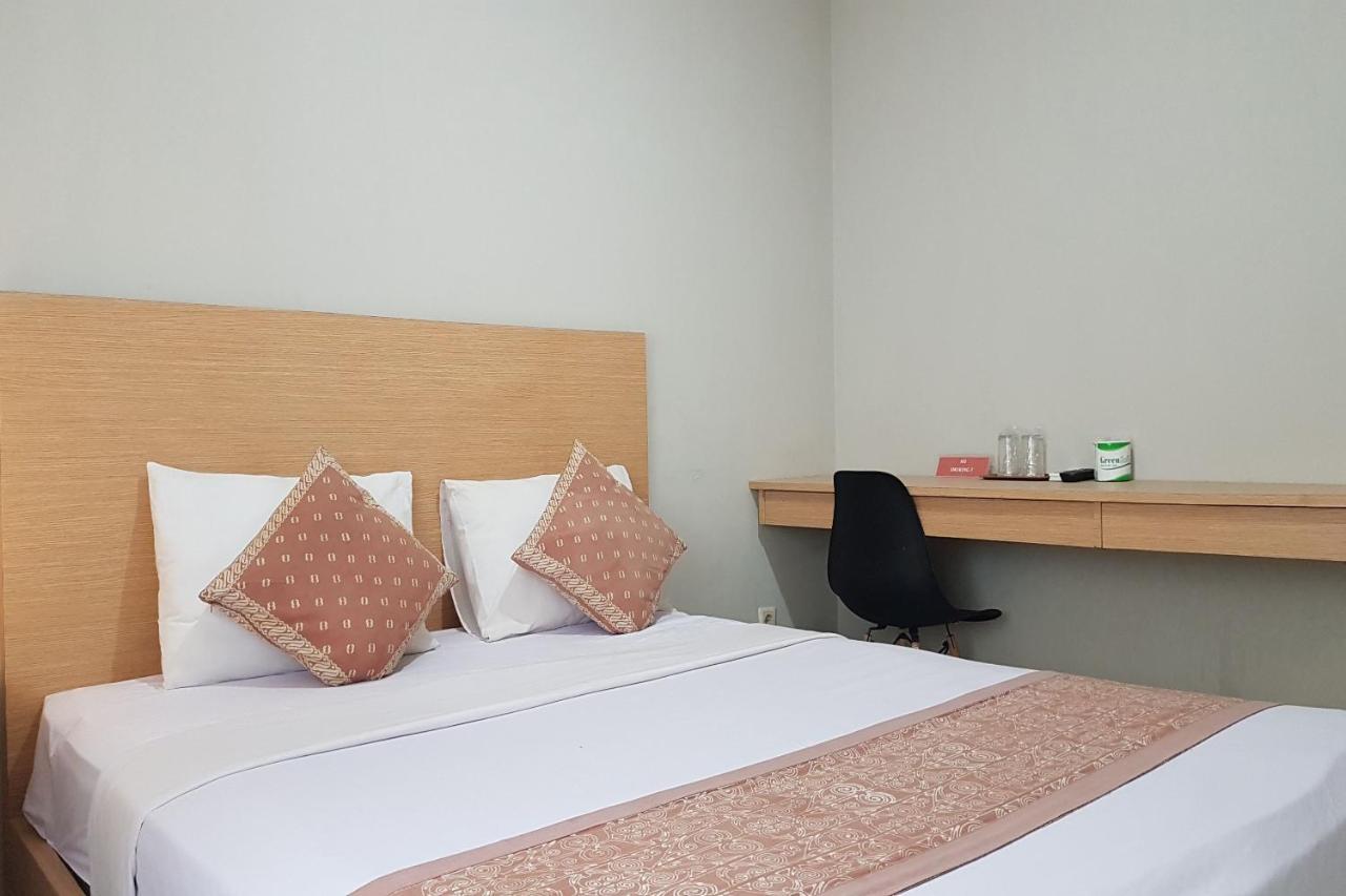 Oyo 3819 Hotel Winotosastro Yogyakarta Exterior foto