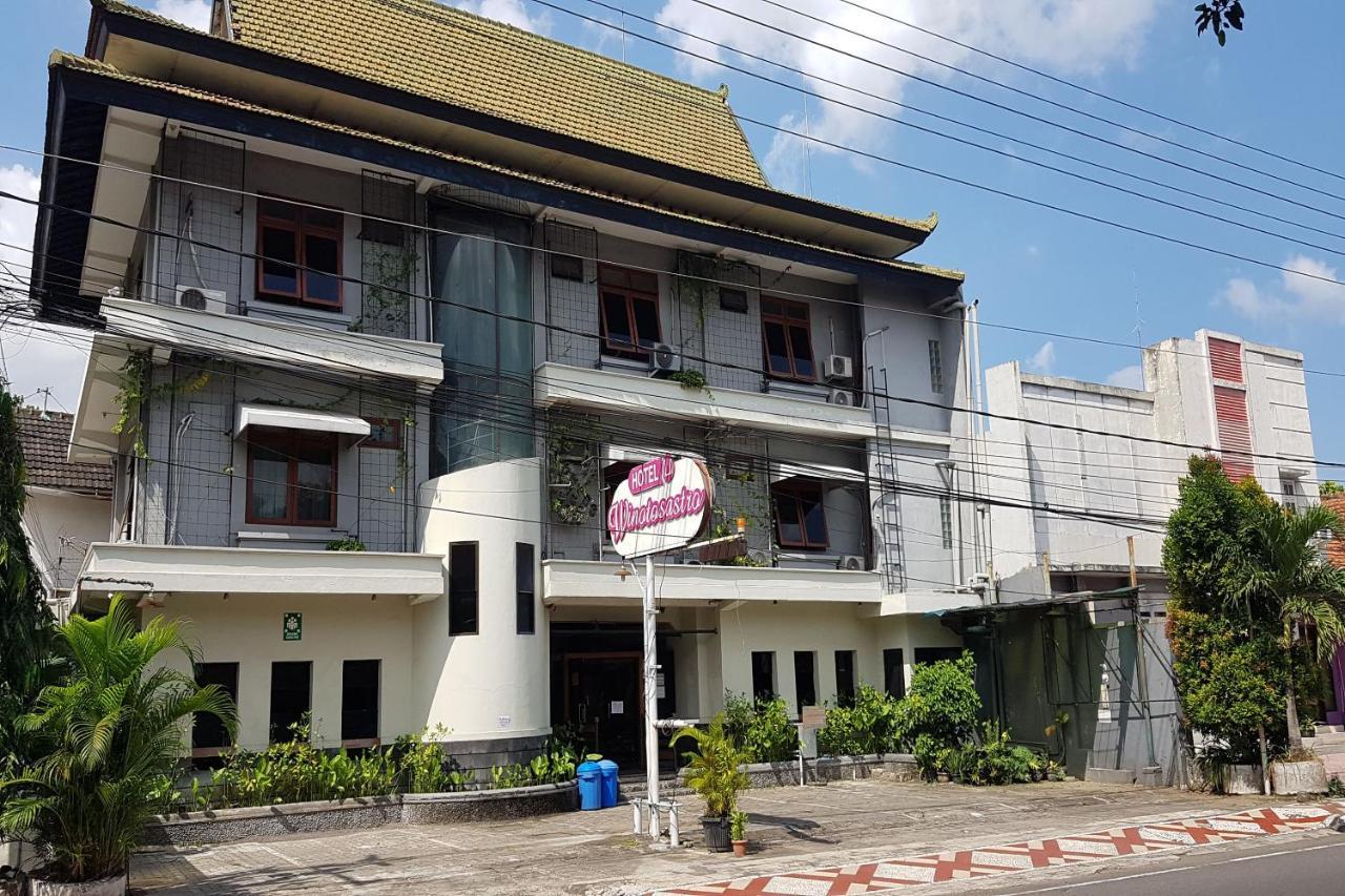 Oyo 3819 Hotel Winotosastro Yogyakarta Exterior foto